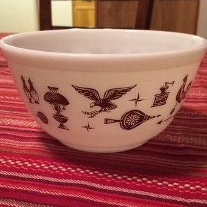 Vintage Early American Pyrex Bowl, 1.5 quart